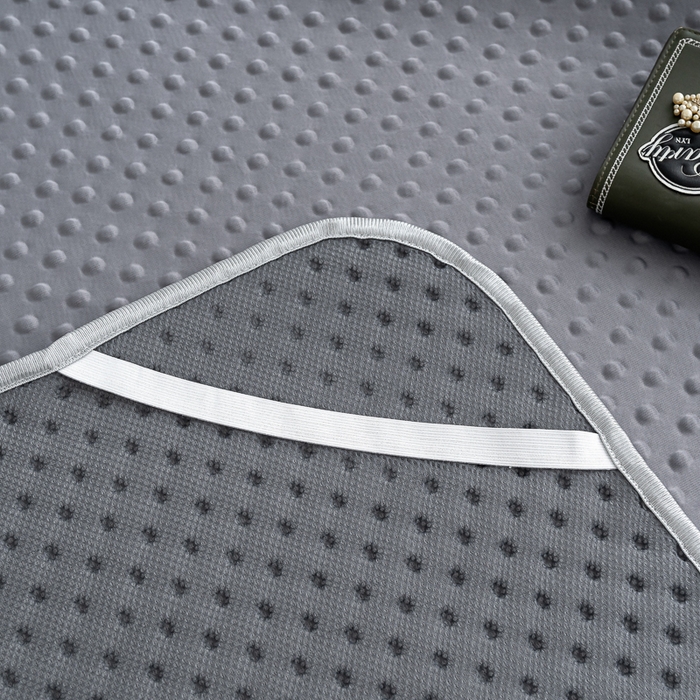 91家纺网 家纺一手货源 找家纺 梵克保罗 2025新款3D轻奢风直播网红热款凉感丝冰豆豆三明治复合床单款凉席两件套三件套 贵族灰