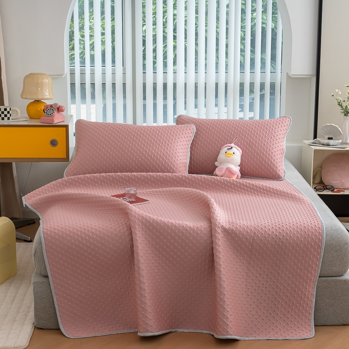 91家纺网 家纺一手货源 找家纺 （总）梵克保罗 2025新款3D轻奢风直播网红热款凉感丝冰豆豆三明治复合床单款凉席两件套三件套