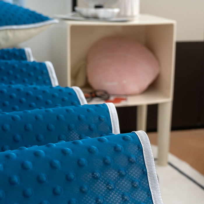 91家纺网 家纺一手货源 找家纺 梵克保罗 2025新款3D轻奢风直播网红热款凉感丝冰豆豆三明治复合床单款凉席两件套三件套 孔雀蓝