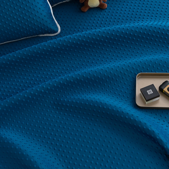 91家纺网 家纺一手货源 找家纺 梵克保罗 2025新款3D轻奢风直播网红热款凉感丝冰豆豆三明治复合床单款凉席两件套三件套 孔雀蓝