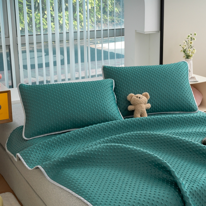 91家纺网 家纺一手货源 找家纺 梵克保罗 2025新款3D轻奢风直播网红热款凉感丝冰豆豆三明治复合床单款凉席两件套三件套 墨绿