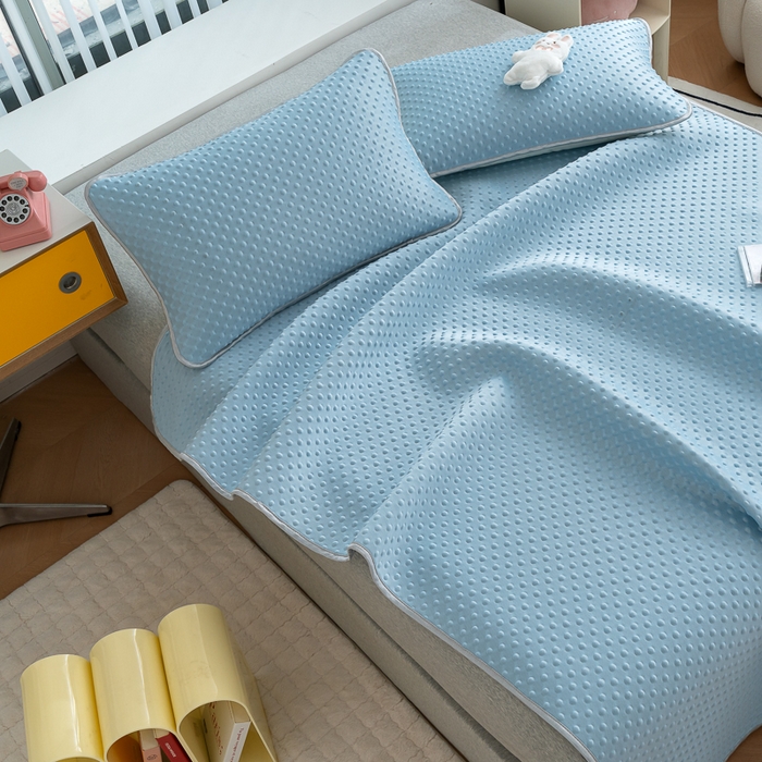 91家纺网 家纺一手货源 找家纺 梵克保罗 2025新款3D轻奢风直播网红热款凉感丝冰豆豆三明治复合床单款凉席两件套三件套 天空蓝