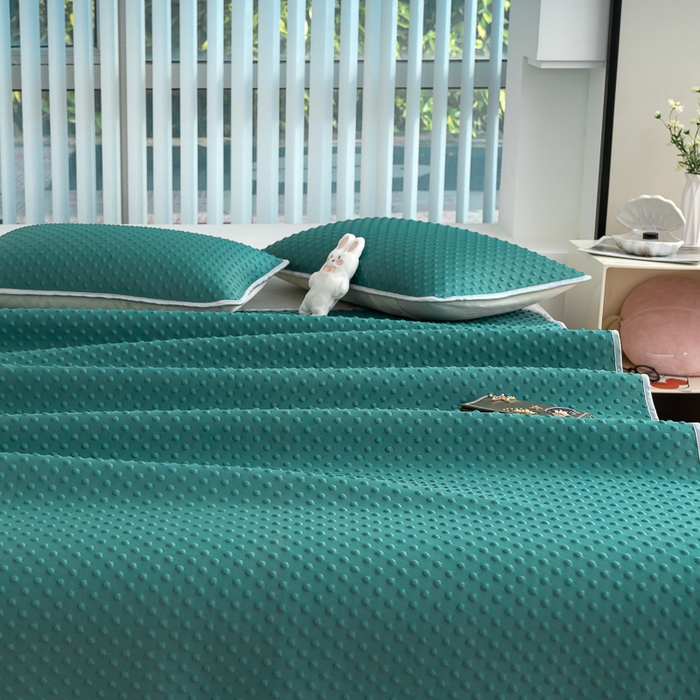 91家纺网 家纺一手货源 找家纺 梵克保罗 2025新款3D轻奢风直播网红热款凉感丝冰豆豆三明治复合床单款凉席两件套三件套 墨绿