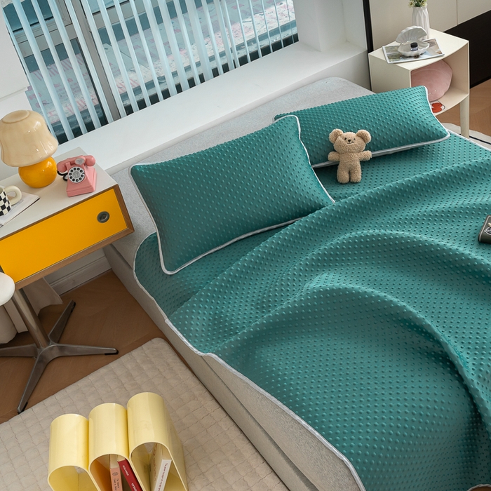 91家纺网 家纺一手货源 找家纺 梵克保罗 2025新款3D轻奢风直播网红热款凉感丝冰豆豆三明治复合床单款凉席两件套三件套 墨绿