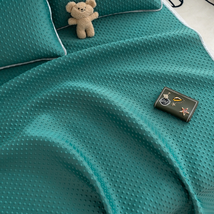 91家纺网 家纺一手货源 找家纺 梵克保罗 2025新款3D轻奢风直播网红热款凉感丝冰豆豆三明治复合床单款凉席两件套三件套 墨绿