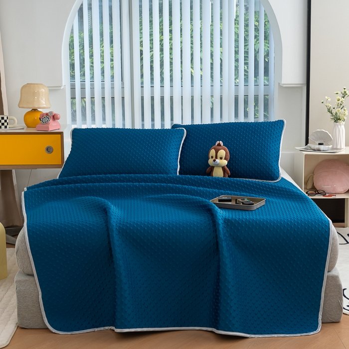 91家纺网 家纺一手货源 找家纺 （总）梵克保罗 2025新款3D轻奢风直播网红热款凉感丝冰豆豆三明治复合床单款凉席两件套三件套