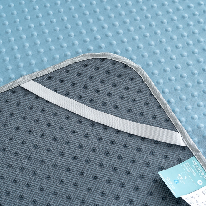 91家纺网 家纺一手货源 找家纺 梵克保罗 2025新款3D轻奢风直播网红热款凉感丝冰豆豆三明治复合床单款凉席两件套三件套 天空蓝