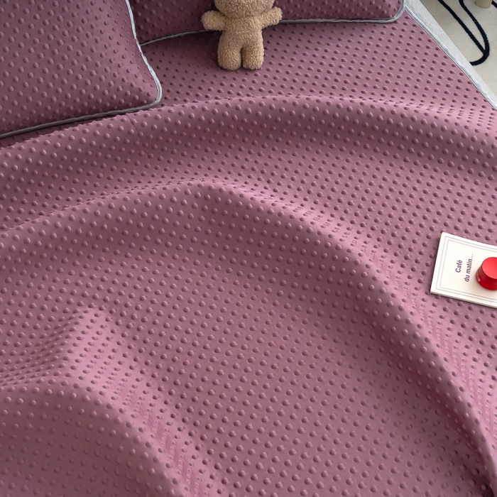 91家纺网 家纺一手货源 找家纺 梵克保罗 2025新款3D轻奢风直播网红热款凉感丝冰豆豆三明治复合床单款凉席两件套三件套 香芋紫