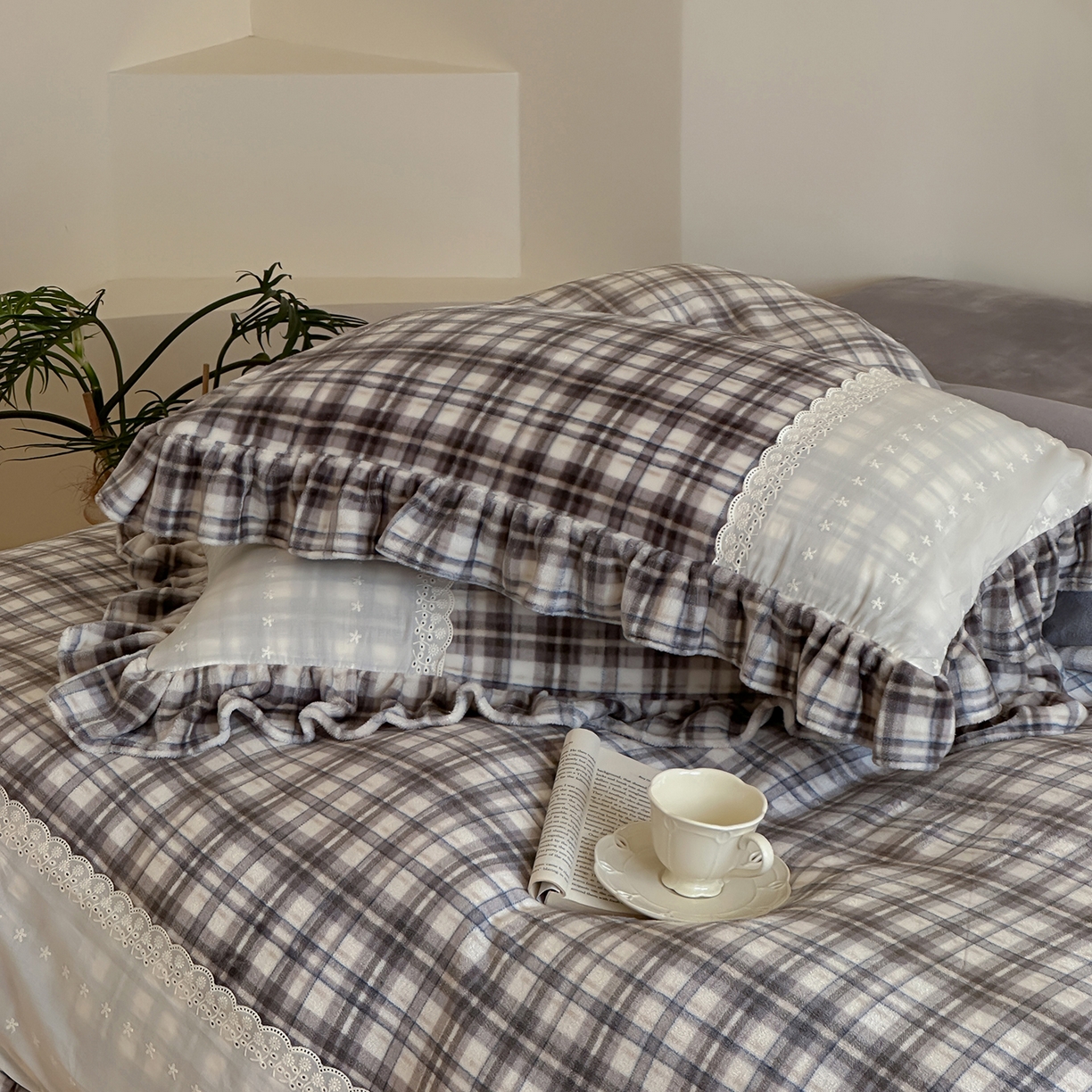 91家纺网 家纺一手货源 找家纺 （总）优悦生活馆 2025新款牛奶绒百褶荷叶花边四件套