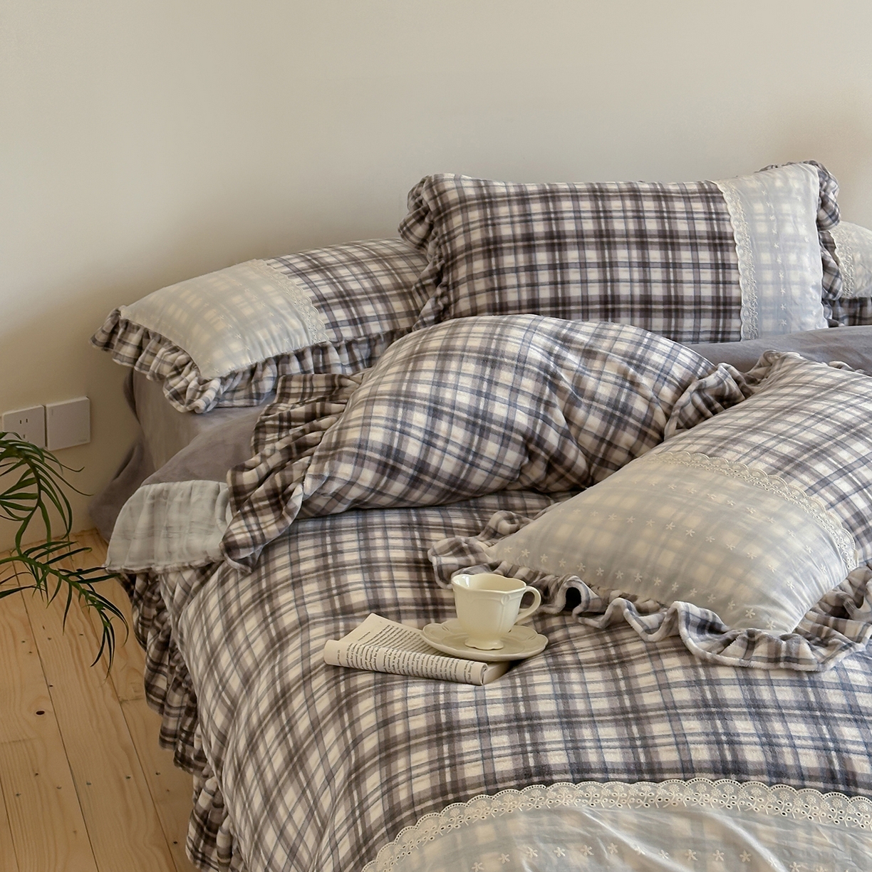 91家纺网 家纺一手货源 找家纺 （总）优悦生活馆 2025新款牛奶绒百褶荷叶花边四件套