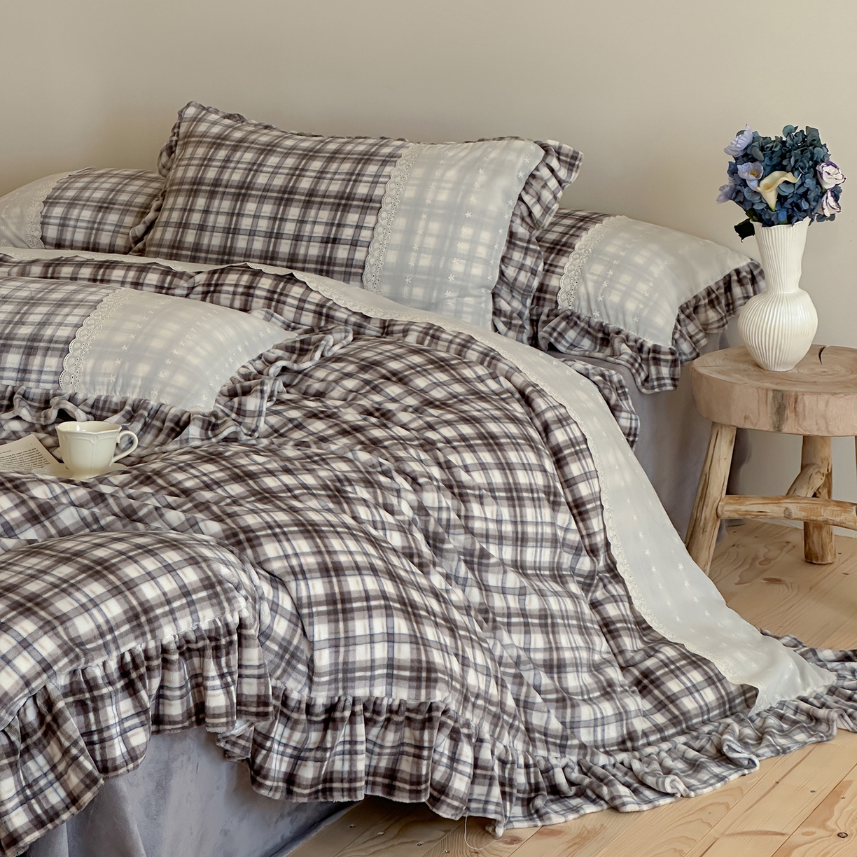 91家纺网 家纺一手货源 找家纺 （总）优悦生活馆 2025新款牛奶绒百褶荷叶花边四件套