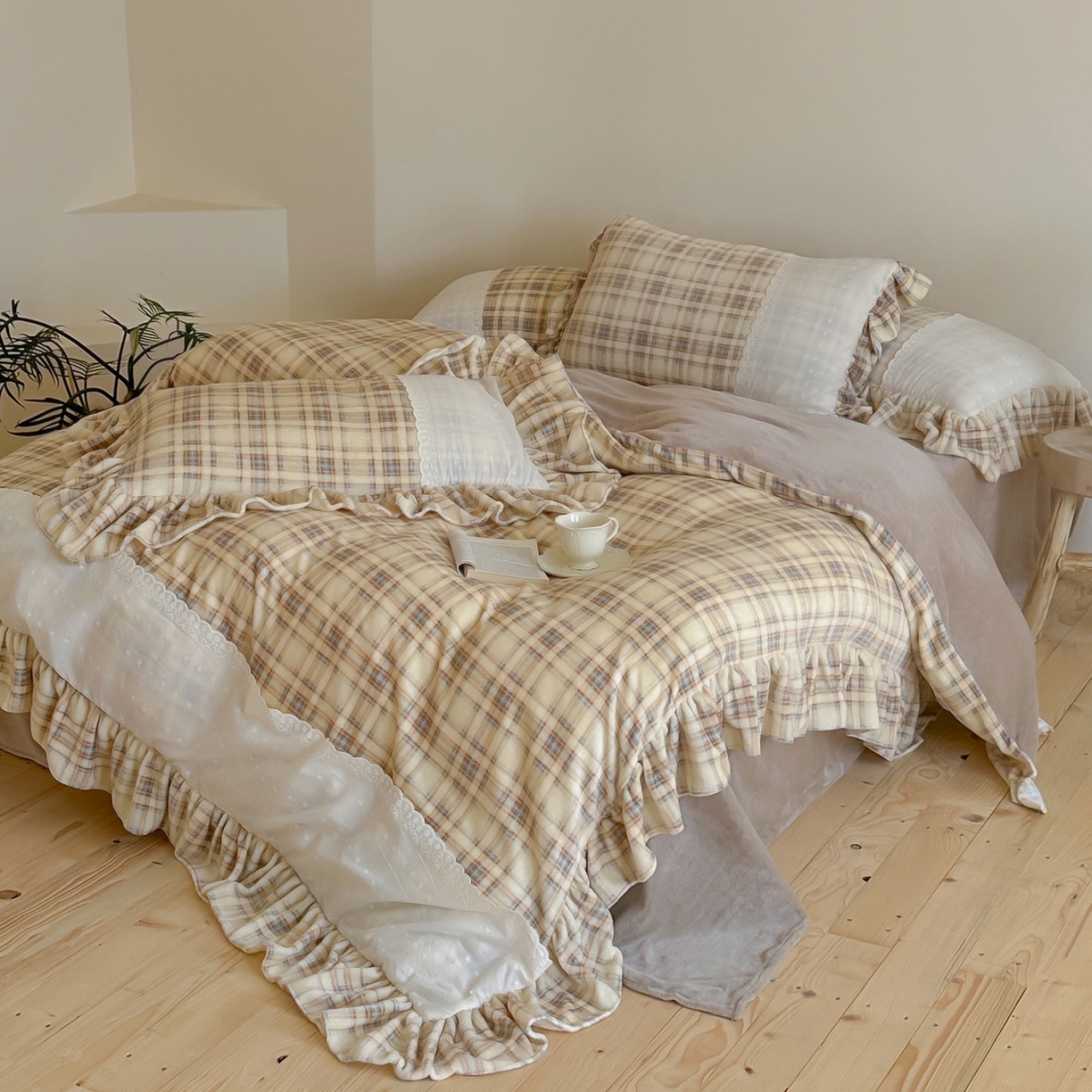 91家纺网 家纺一手货源 找家纺 优悦生活馆 2025新款牛奶绒百褶荷叶花边四件套 南法假日-黄