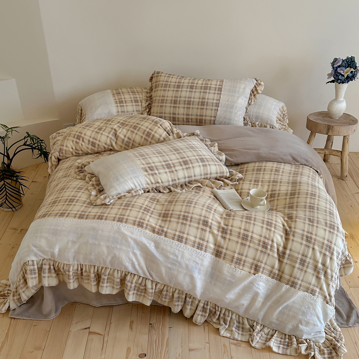 91家纺网 家纺一手货源 找家纺 优悦生活馆 2025新款牛奶绒百褶荷叶花边四件套 南法假日-黄