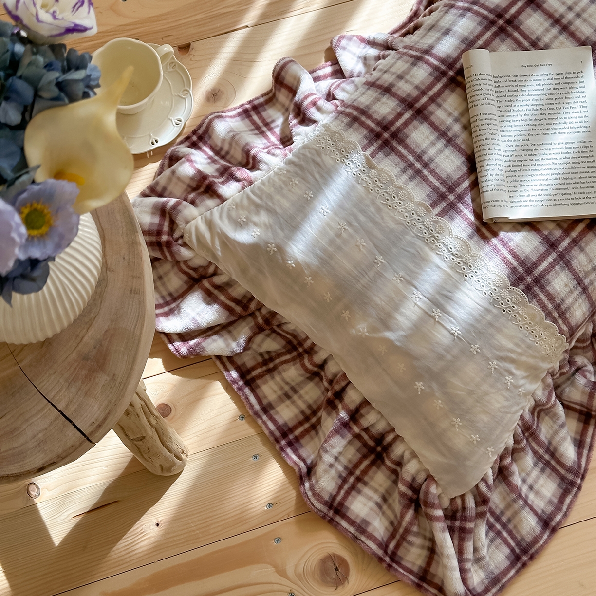 91家纺网 家纺一手货源 找家纺 优悦生活馆 2025新款牛奶绒百褶荷叶花边四件套 南法假日-红