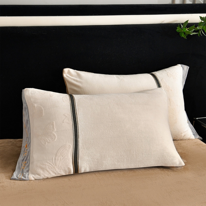 91家纺网 家纺一手货源 找家纺 妮恒美家纺 2025新款刺绣婴儿绒工艺四件套-艾琳系列 艾琳-白奶咖