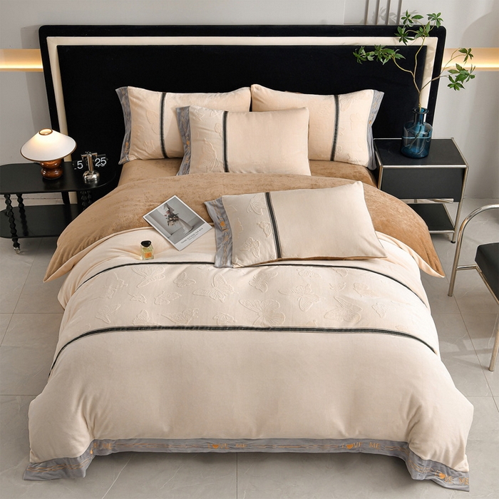 91家纺网 家纺一手货源 找家纺 妮恒美家纺 2025新款刺绣婴儿绒工艺四件套-艾琳系列 艾琳-白奶咖