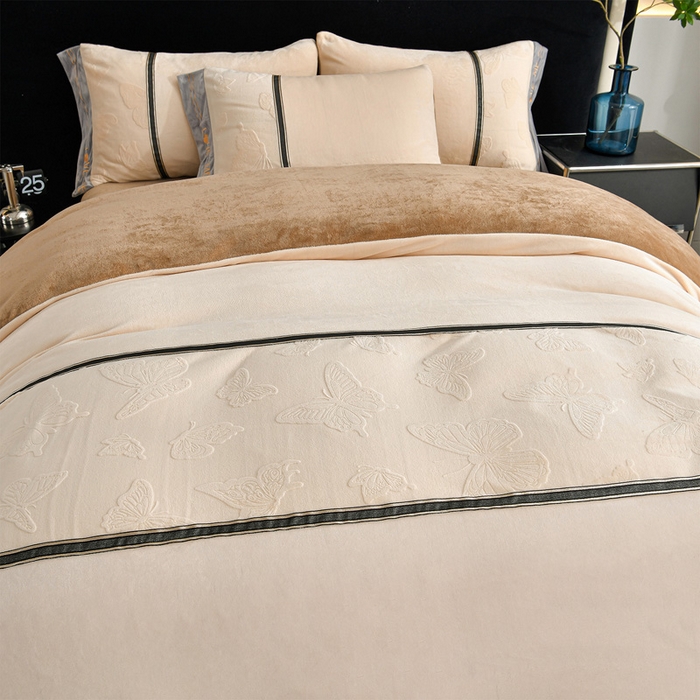 91家纺网 家纺一手货源 找家纺 妮恒美家纺 2025新款刺绣婴儿绒工艺四件套-艾琳系列 艾琳-白奶咖