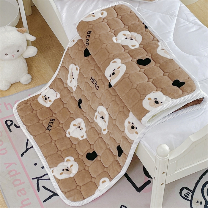 91家纺网 家纺一手货源 找家纺 禧缘家纺（原梦想家） 2025新款儿童牛奶绒夹棉床垫（可定制） 可可熊