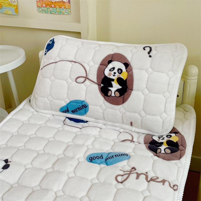 91家纺网 家纺一手货源 找家纺 禧缘家纺（原梦想家） 2025新款儿童牛奶绒夹棉床垫（可定制） 小熊猫