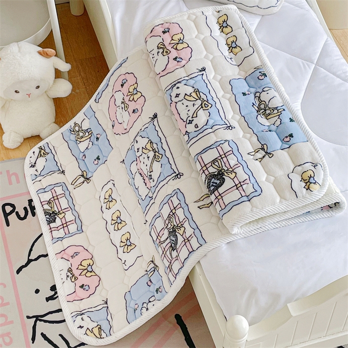 91家纺网 家纺一手货源 找家纺 禧缘家纺（原梦想家） 2025新款儿童牛奶绒夹棉床垫（可定制） 小狗乐园-蓝