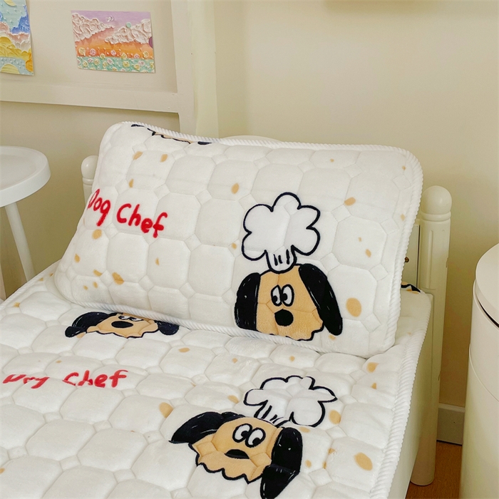 91家纺网 家纺一手货源 找家纺 禧缘家纺（原梦想家） 2025新款儿童牛奶绒夹棉床垫（可定制） 厨师小狗