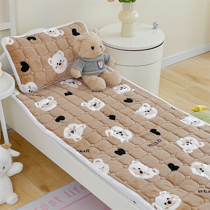 91家纺网 家纺一手货源 找家纺 禧缘家纺（原梦想家） 2025新款儿童牛奶绒夹棉床垫（可定制） 可可熊