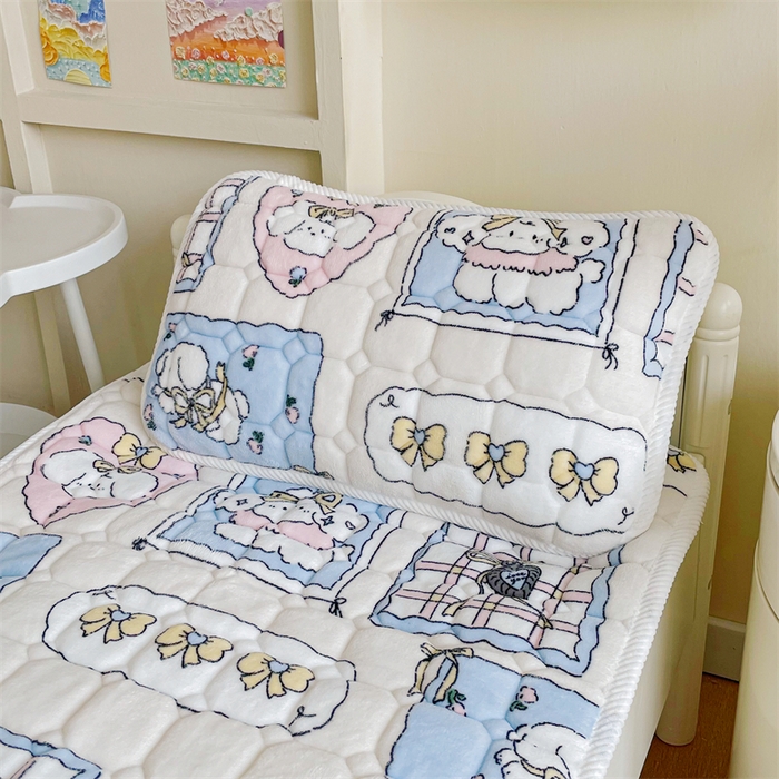 91家纺网 家纺一手货源 找家纺 禧缘家纺（原梦想家） 2025新款儿童牛奶绒夹棉床垫（可定制） 小狗乐园-蓝