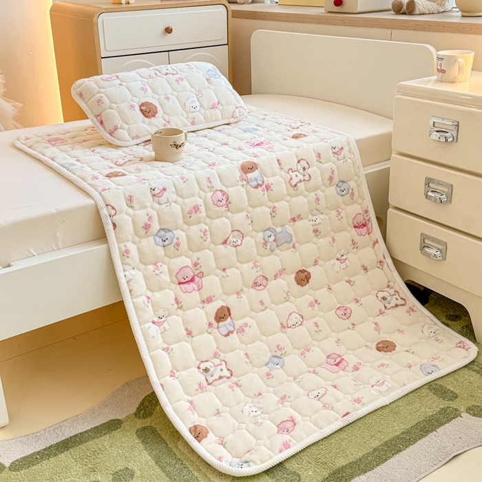 91家纺网 家纺一手货源 找家纺 禧缘家纺（原梦想家） 2025新款儿童牛奶绒夹棉床垫（可定制） 欢乐时光