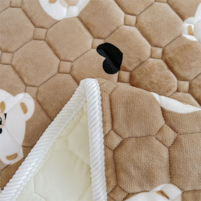 91家纺网 家纺一手货源 找家纺 禧缘家纺（原梦想家） 2025新款儿童牛奶绒夹棉床垫（可定制） 可可熊