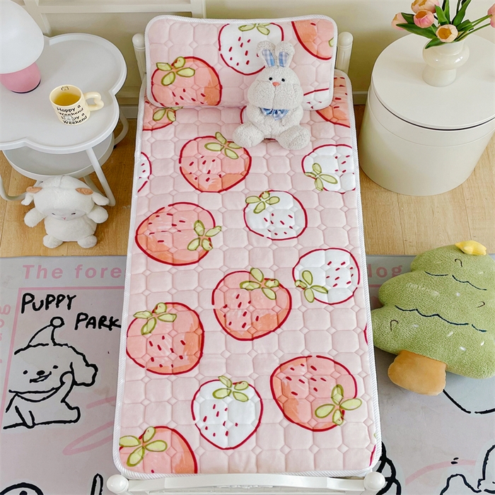 91家纺网 家纺一手货源 找家纺 禧缘家纺（原梦想家） 2025新款儿童牛奶绒夹棉床垫（可定制） 小草莓