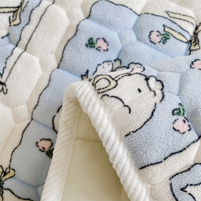 91家纺网 家纺一手货源 找家纺 禧缘家纺（原梦想家） 2025新款儿童牛奶绒夹棉床垫（可定制） 小狗乐园-蓝