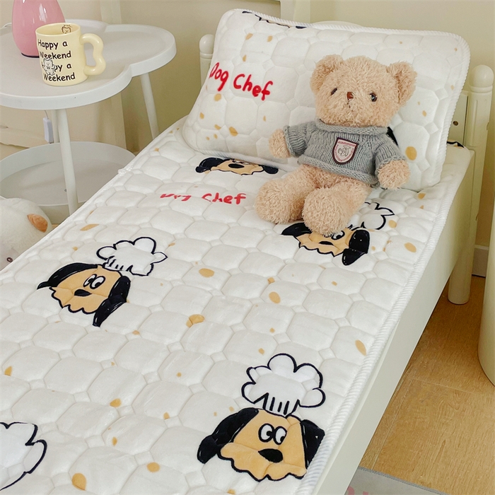 91家纺网 家纺一手货源 找家纺 禧缘家纺（原梦想家） 2025新款儿童牛奶绒夹棉床垫（可定制） 厨师小狗