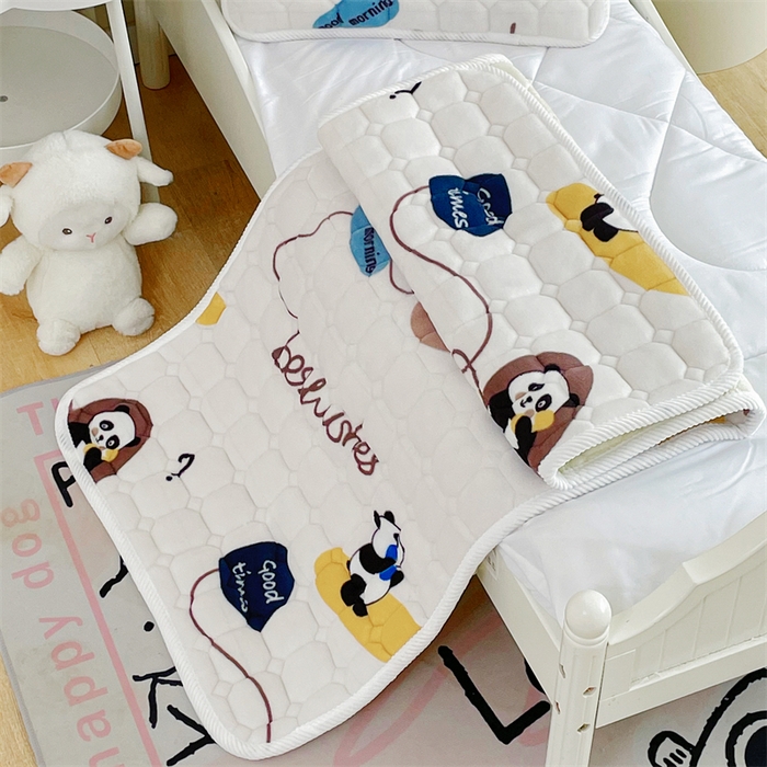 91家纺网 家纺一手货源 找家纺 禧缘家纺（原梦想家） 2025新款儿童牛奶绒夹棉床垫（可定制） 小熊猫