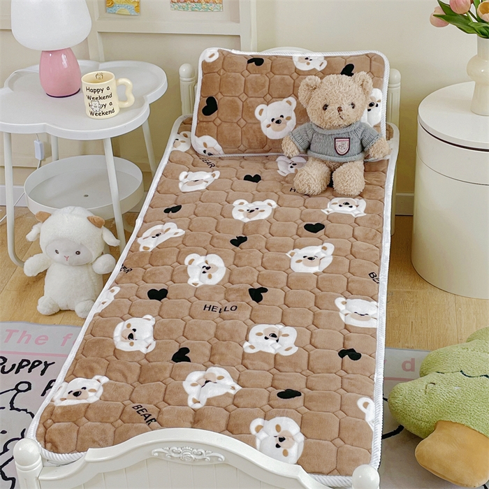 91家纺网 家纺一手货源 找家纺 禧缘家纺（原梦想家） 2025新款儿童牛奶绒夹棉床垫（可定制） 可可熊