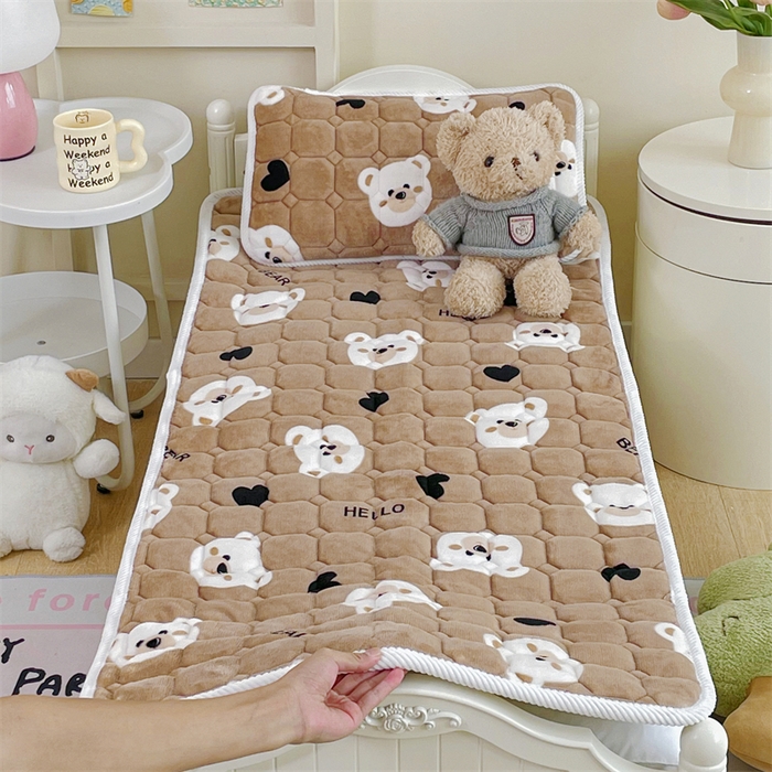 91家纺网 家纺一手货源 找家纺 禧缘家纺（原梦想家） 2025新款儿童牛奶绒夹棉床垫（可定制） 可可熊