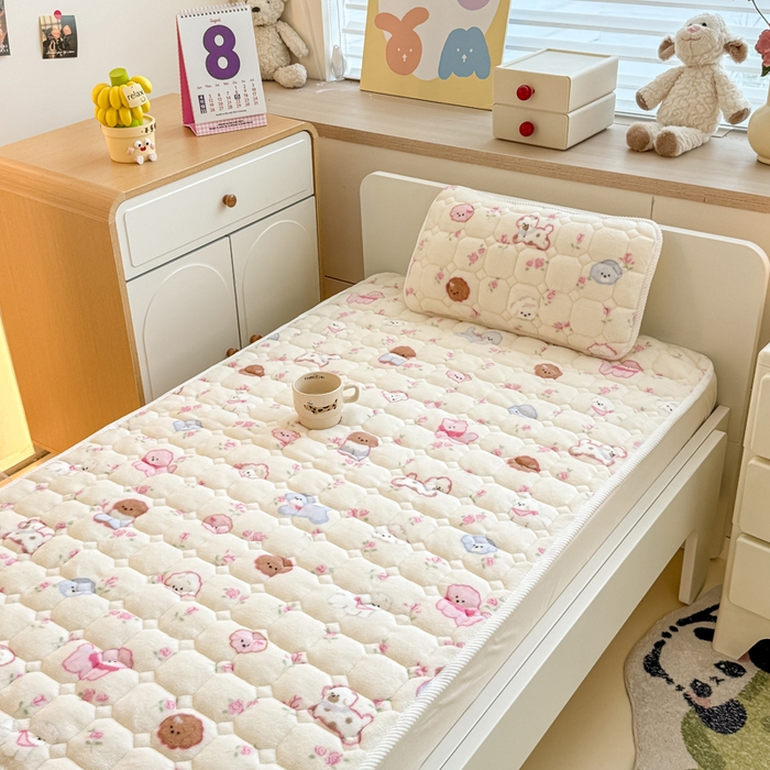 91家纺网 家纺一手货源 找家纺 禧缘家纺（原梦想家） 2025新款儿童牛奶绒夹棉床垫（可定制） 欢乐时光