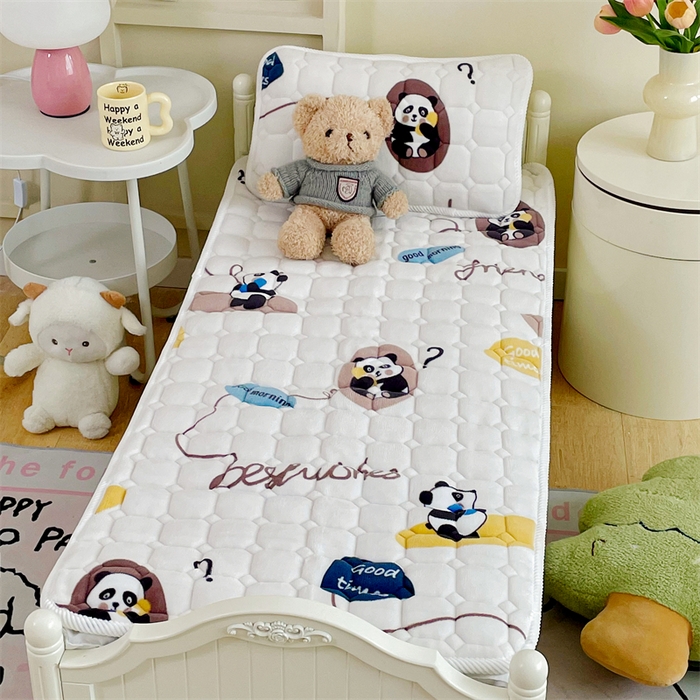 91家纺网 家纺一手货源 找家纺 禧缘家纺（原梦想家） 2025新款儿童牛奶绒夹棉床垫（可定制） 小熊猫