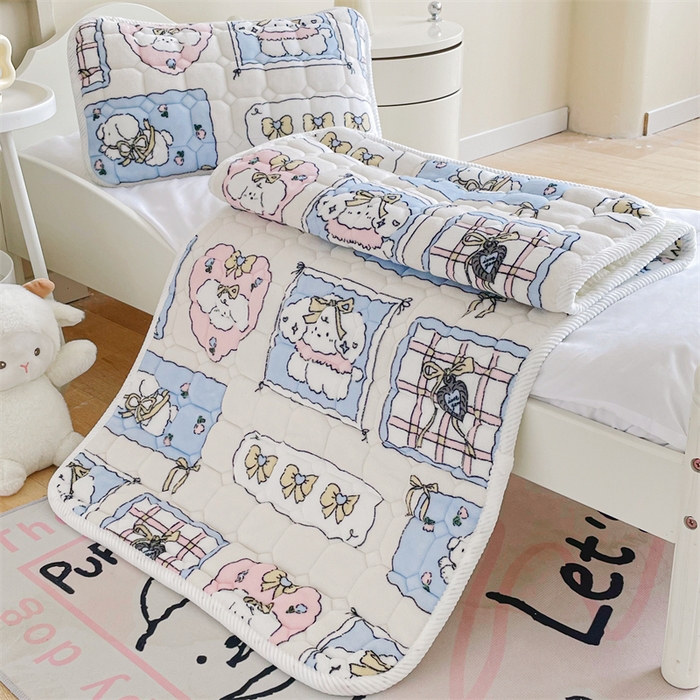 91家纺网 家纺一手货源 找家纺 禧缘家纺（原梦想家） 2025新款儿童牛奶绒夹棉床垫（可定制） 小狗乐园-蓝