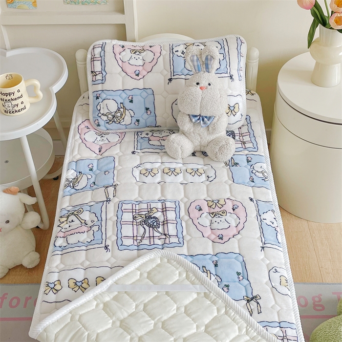 91家纺网 家纺一手货源 找家纺 禧缘家纺（原梦想家） 2025新款儿童牛奶绒夹棉床垫（可定制） 小狗乐园-蓝