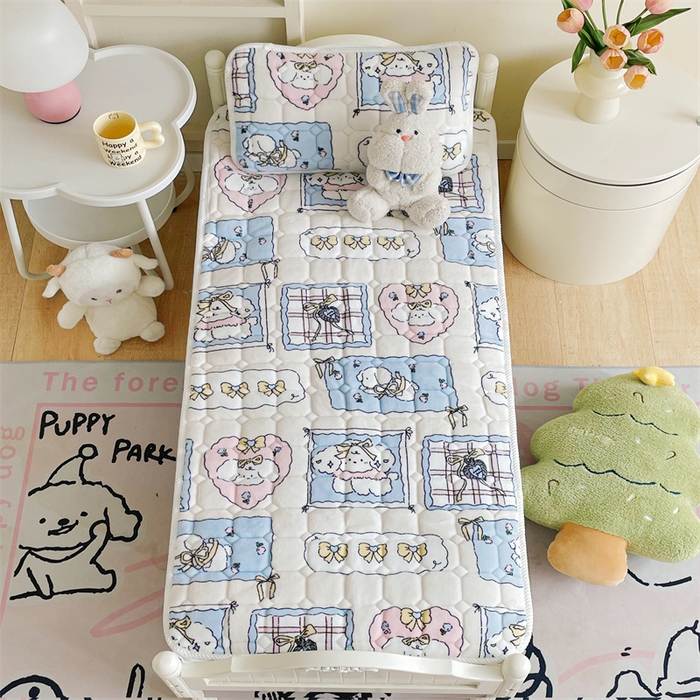 91家纺网 家纺一手货源 找家纺 禧缘家纺（原梦想家） 2025新款儿童牛奶绒夹棉床垫（可定制） 小狗乐园-蓝