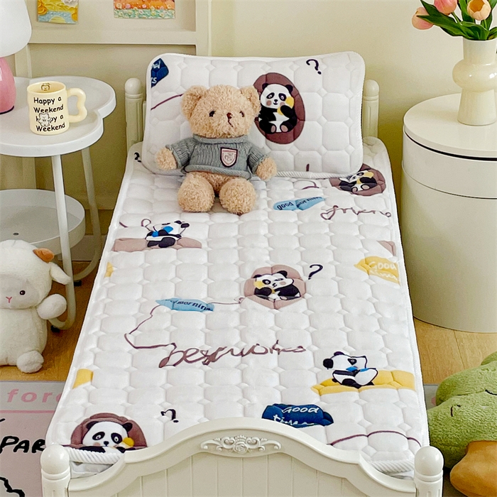 91家纺网 家纺一手货源 找家纺 禧缘家纺（原梦想家） 2025新款儿童牛奶绒夹棉床垫（可定制） 小熊猫