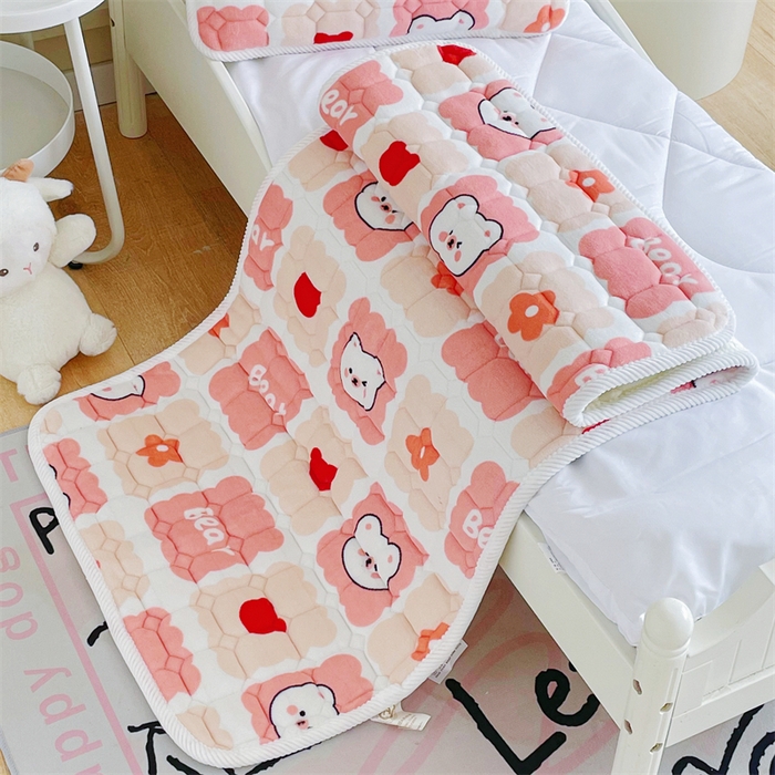 91家纺网 家纺一手货源 找家纺 禧缘家纺（原梦想家） 2025新款儿童牛奶绒夹棉床垫（可定制） 格子熊