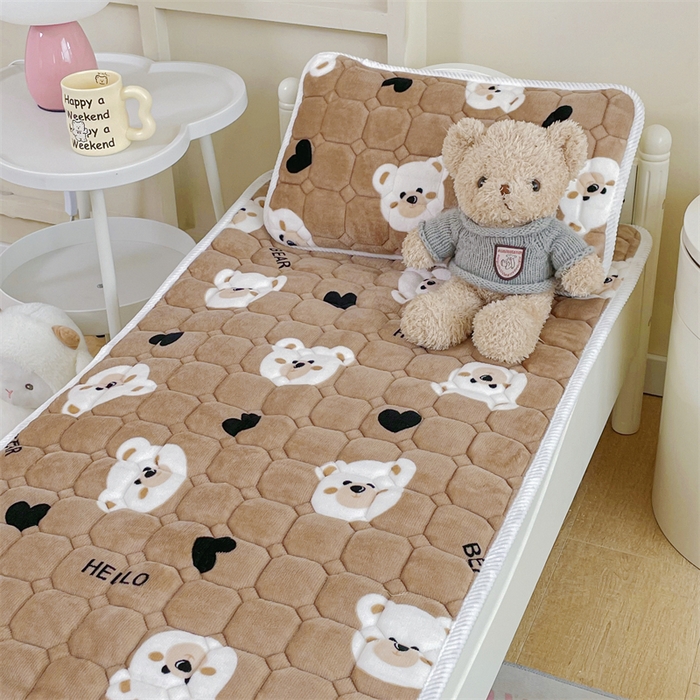 91家纺网 家纺一手货源 找家纺 禧缘家纺（原梦想家） 2025新款儿童牛奶绒夹棉床垫（可定制） 可可熊