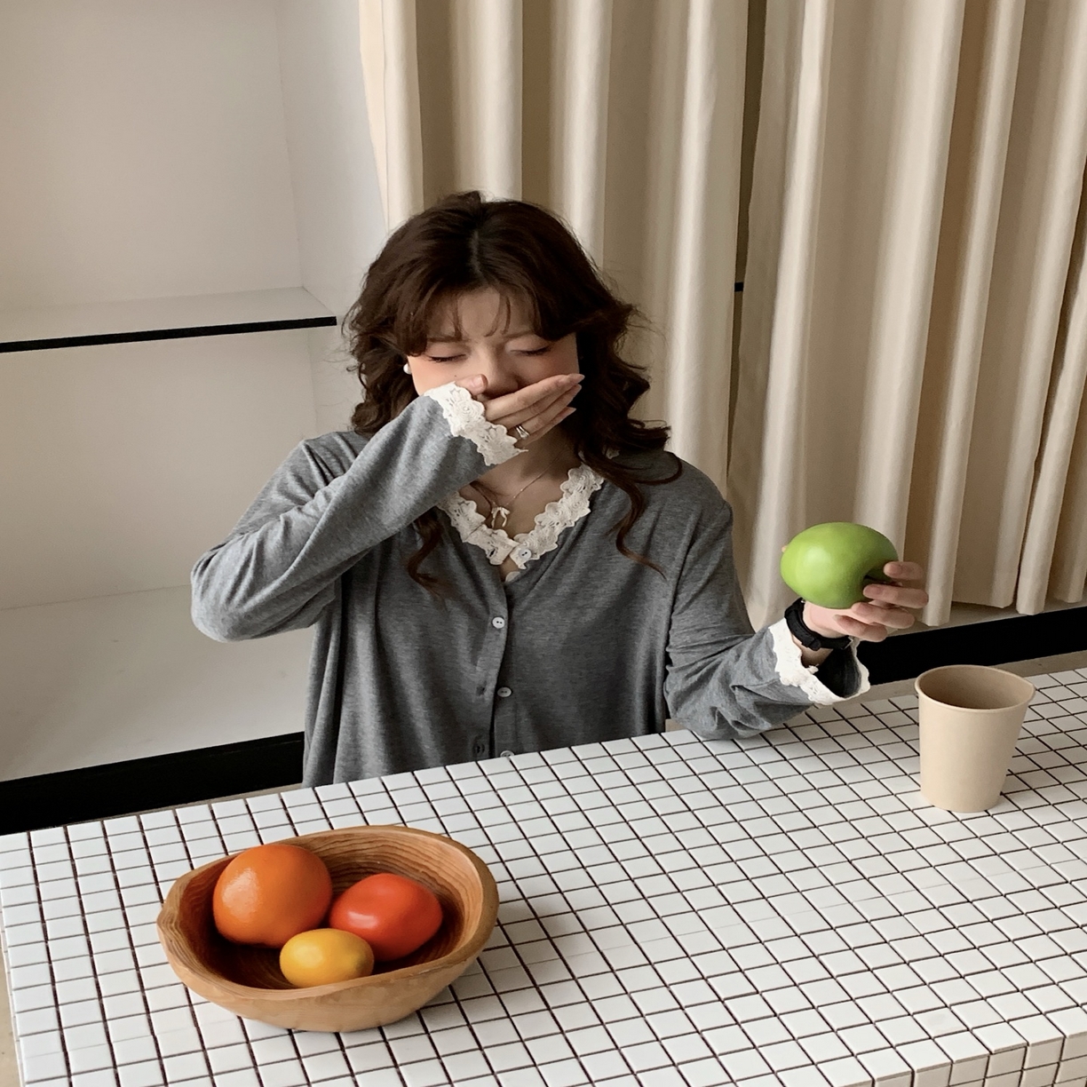 91家纺网 家纺一手货源 找家纺 妍景家居生活馆 2025新款韩系25167-V领蕾丝三件套 灰色