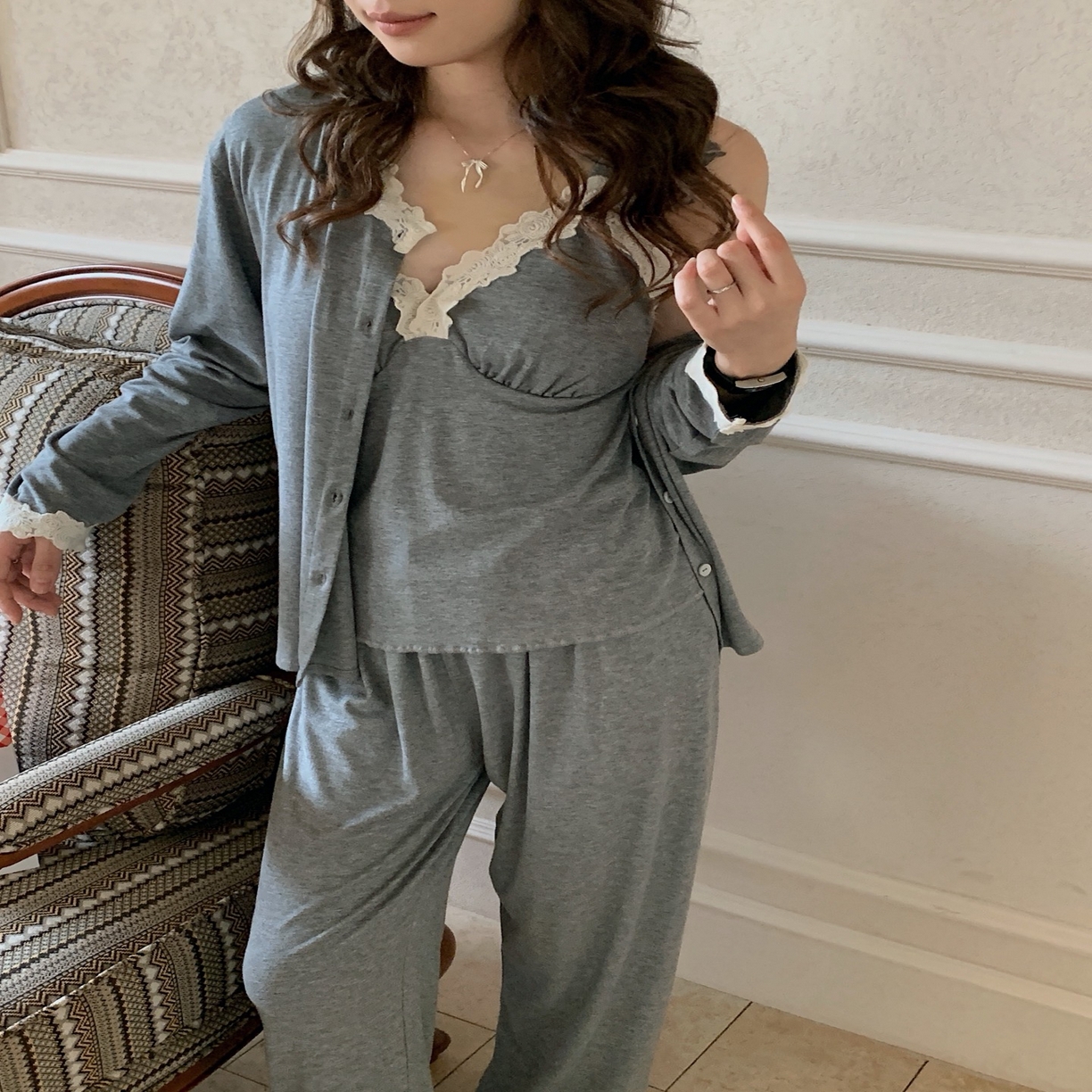 91家纺网 家纺一手货源 找家纺 妍景家居生活馆 2025新款韩系25167-V领蕾丝三件套 灰色