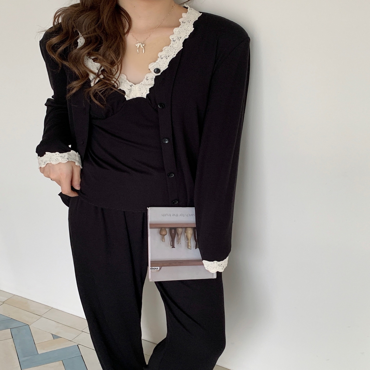 91家纺网 家纺一手货源 找家纺 妍景家居生活馆 2025新款韩系25167-V领蕾丝三件套 黑色