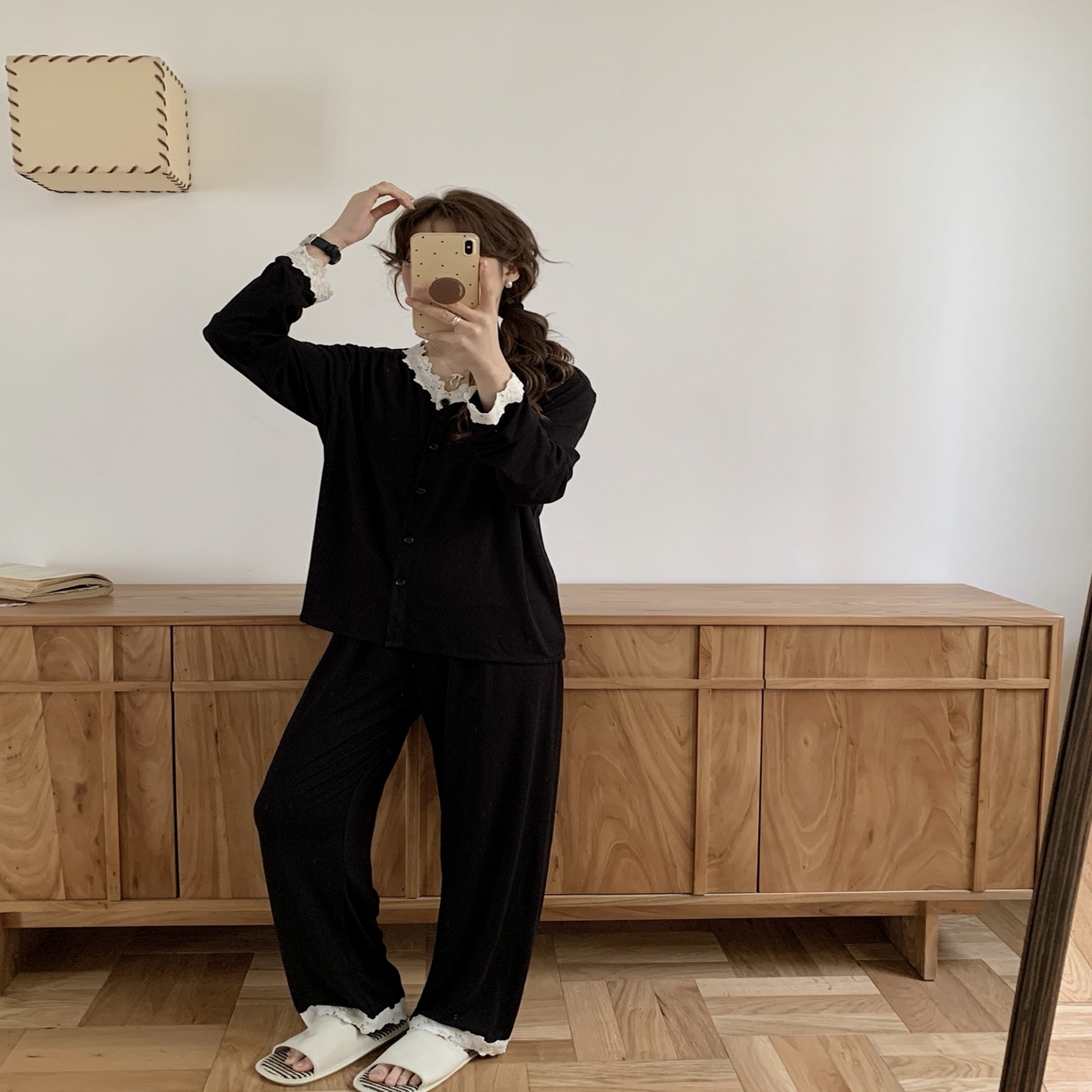 91家纺网 家纺一手货源 找家纺 妍景家居生活馆 2025新款韩系25167-V领蕾丝三件套 黑色