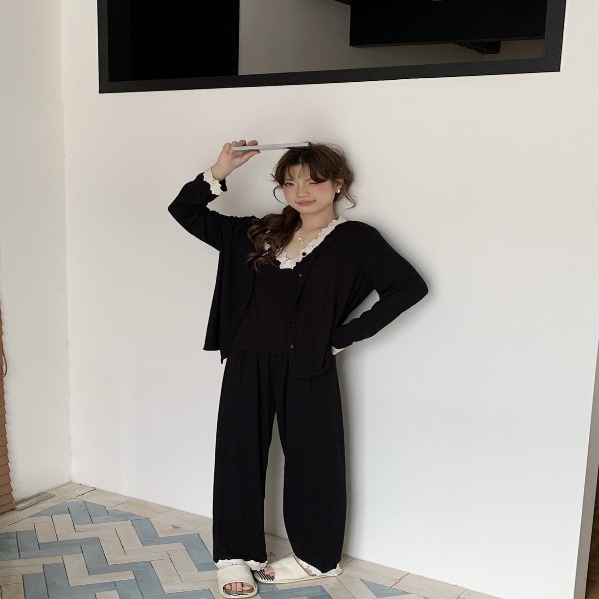 91家纺网 家纺一手货源 找家纺 妍景家居生活馆 2025新款韩系25167-V领蕾丝三件套 黑色