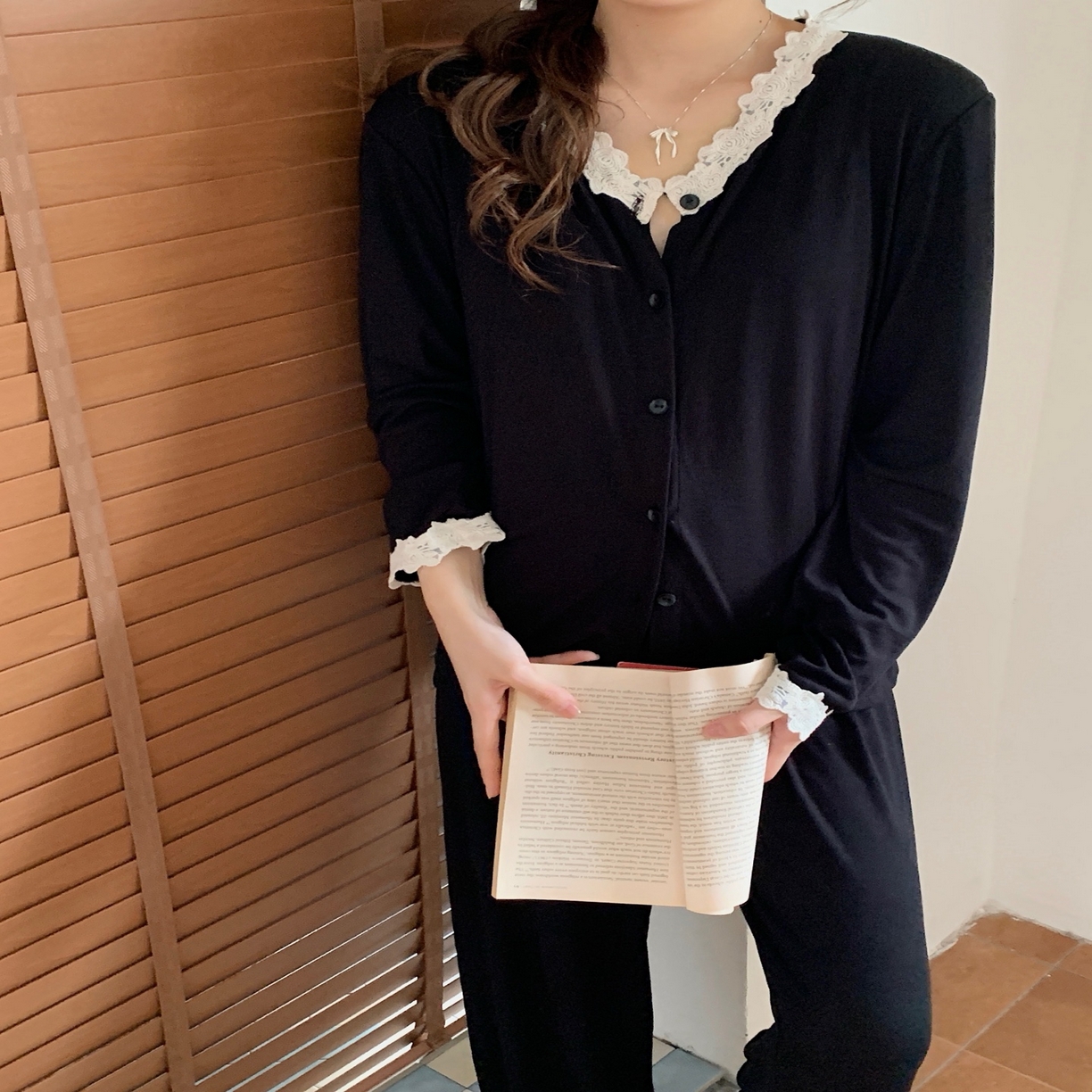 91家纺网 家纺一手货源 找家纺 妍景家居生活馆 2025新款韩系25167-V领蕾丝三件套 黑色