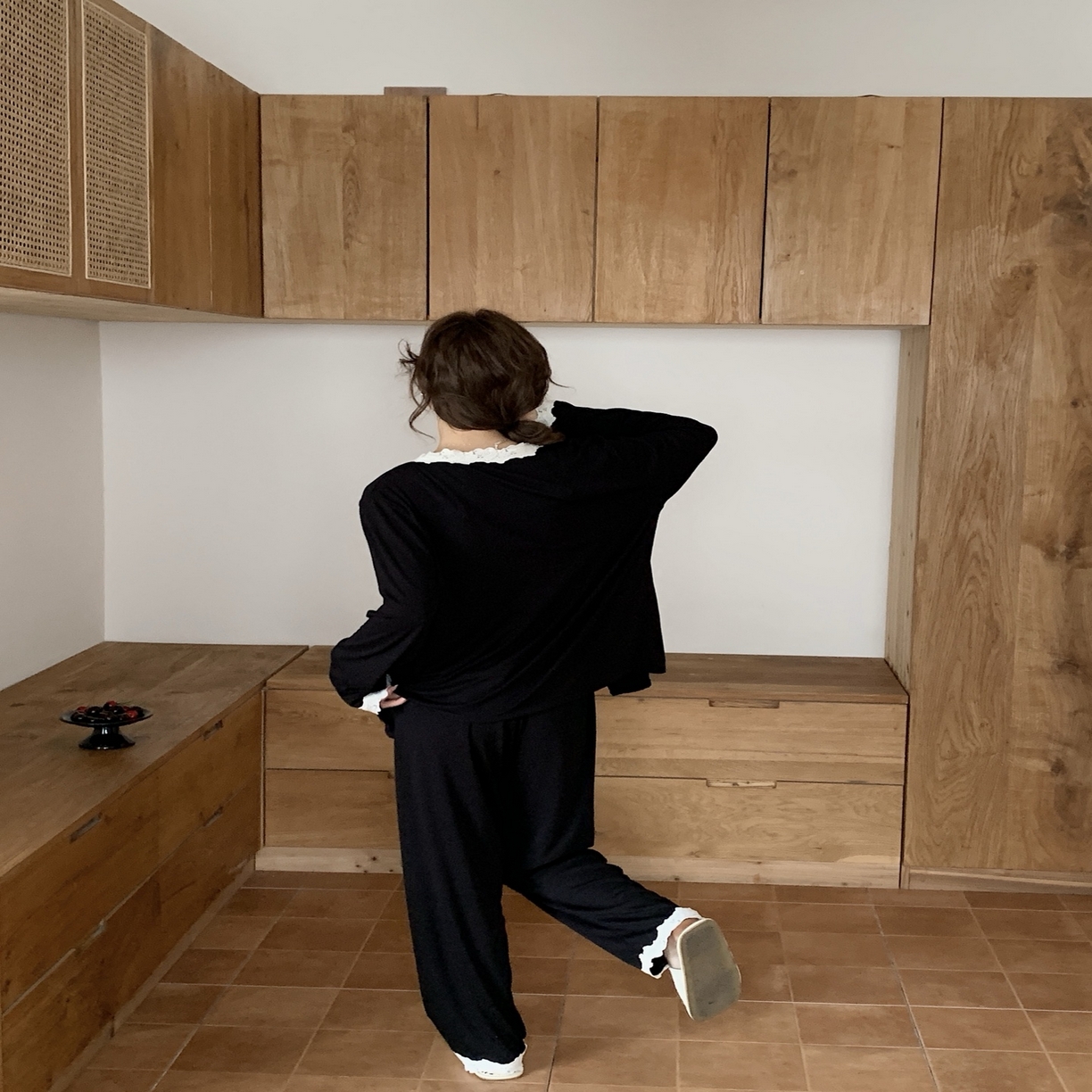 91家纺网 家纺一手货源 找家纺 妍景家居生活馆 2025新款韩系25167-V领蕾丝三件套 黑色